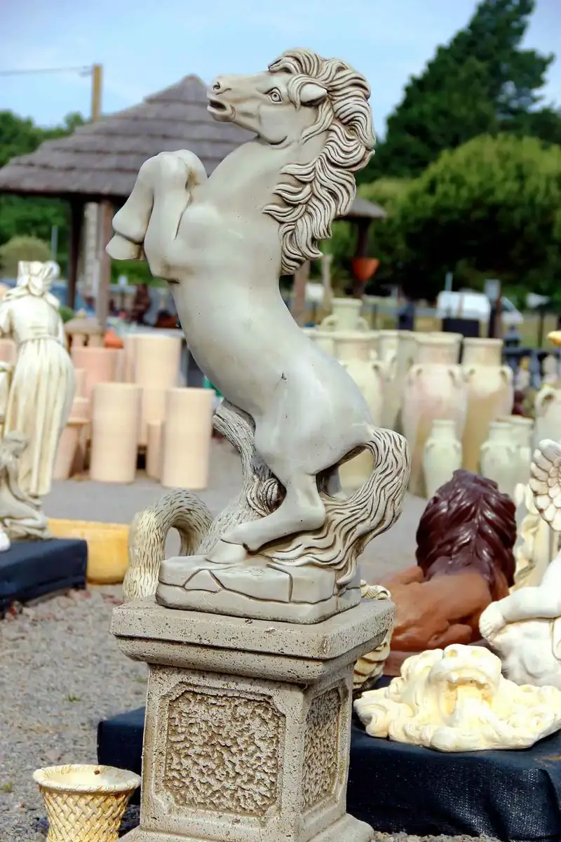 Statue cheval cambré