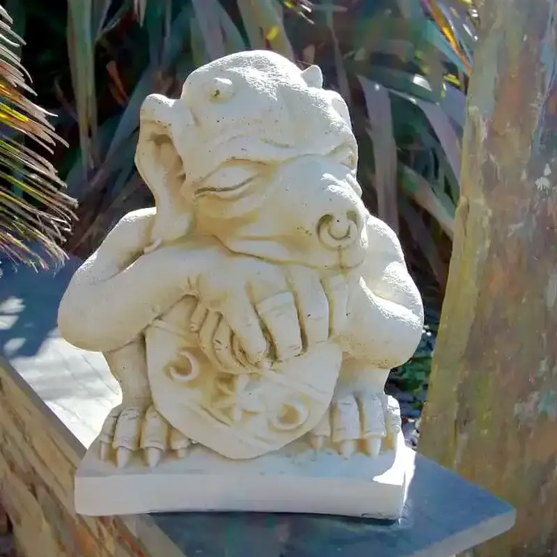 Statue gargouille au repos