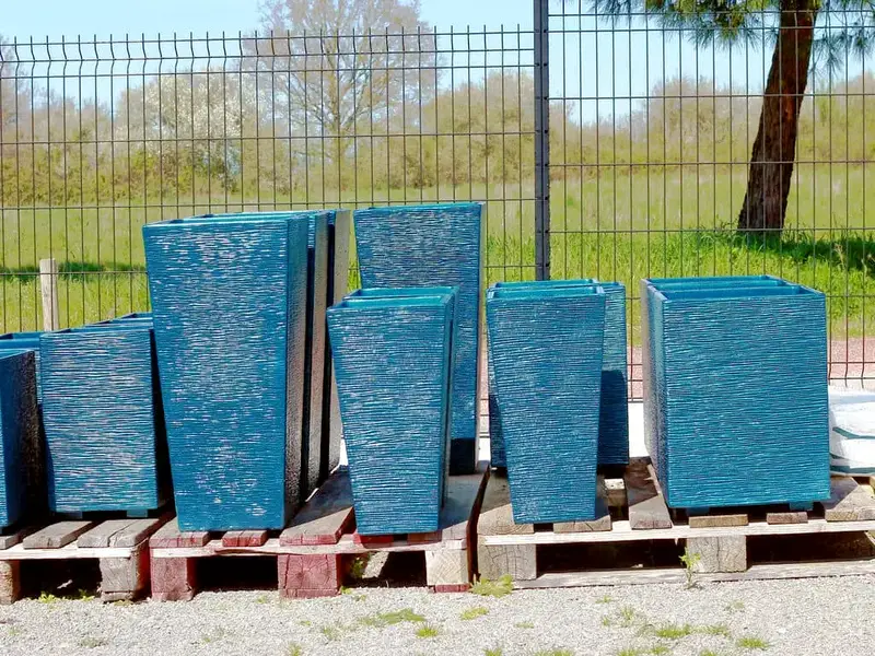 Pot en béton couleur bleu