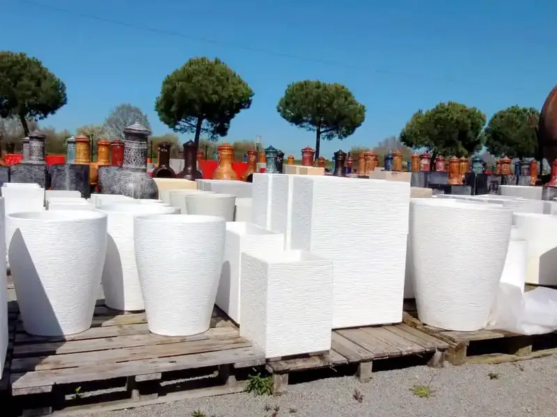 Pot en béton couleur blanc