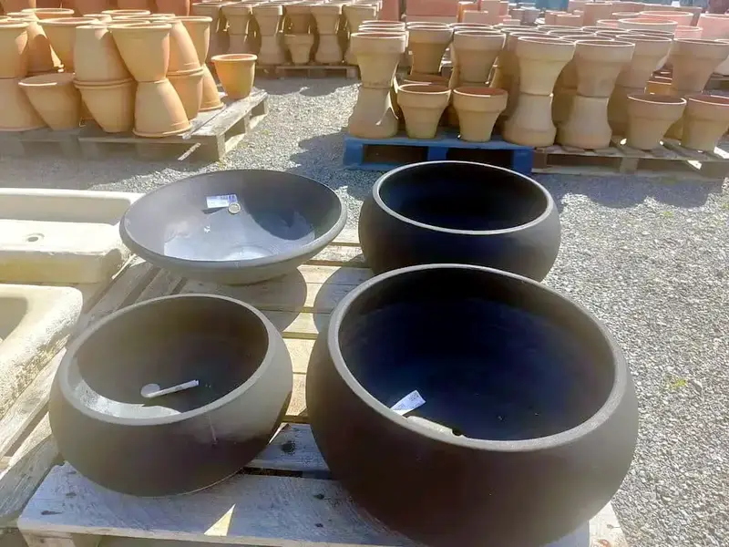 Pots en terre cuite couleur brun