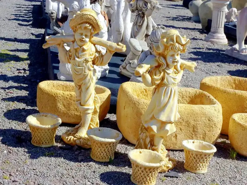 Statues personnages enfants