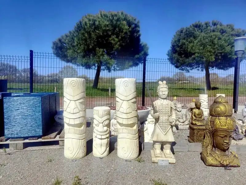 Statues personnages maori